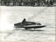 <b><a href='photo-5873-censusa-142_molinari-livio-molivio-1969_en.htm'>Molinari Livio - Molivio (1969)</a></b><br><br>Dalmas Pierpaolo n.70 - Photographed at the 6th Gran Premio Motonautico del             Tagliamento - 91' APBA World Championship - 07.26.1970<br />
Agazzi Claudio Archive